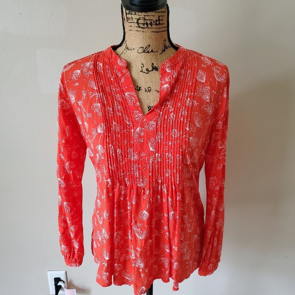 Old Navy Womens XS Coral Orange Floral Print Pin Tuck Pintuck V Neck Blouse Top
